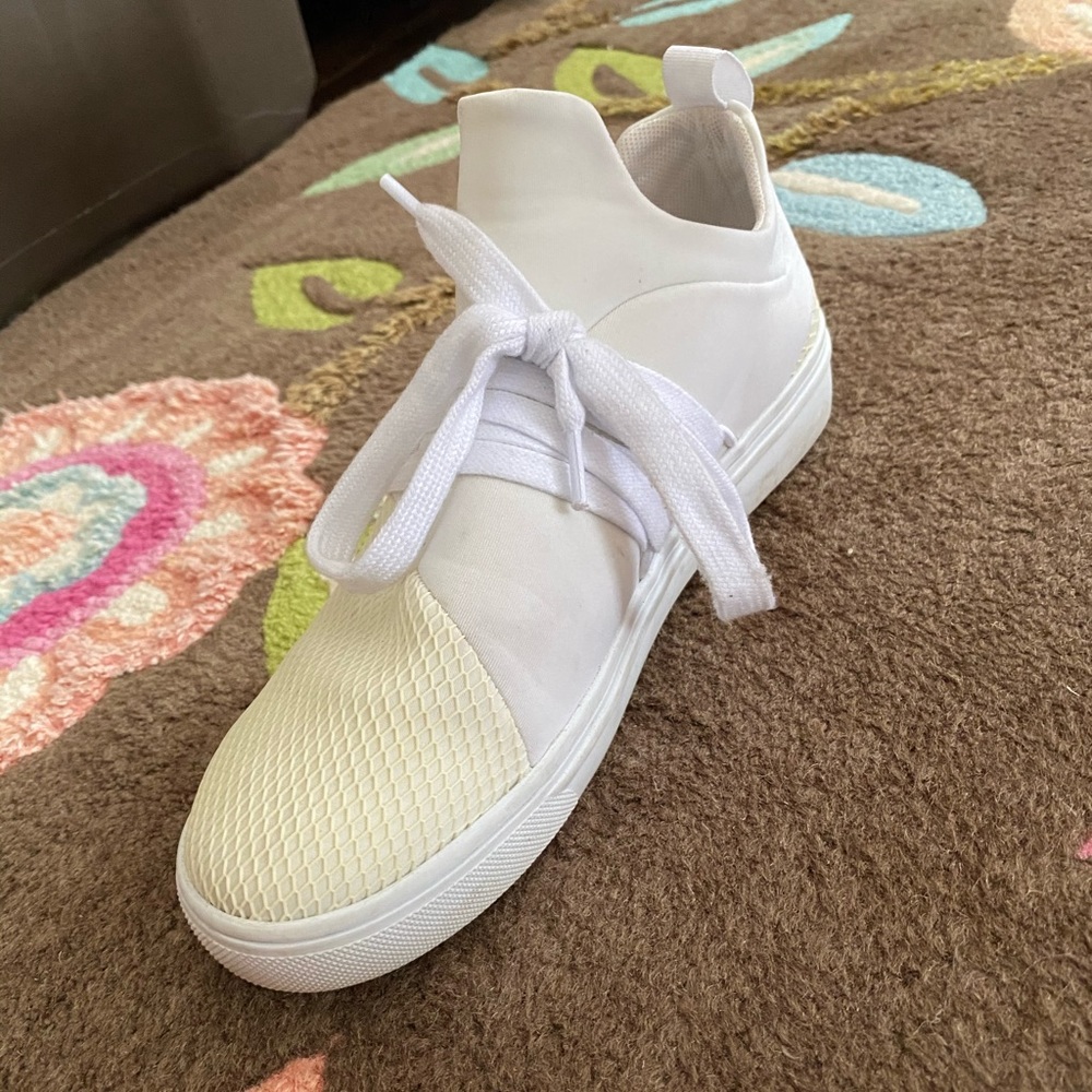 Steve Madden all white casual sneakers